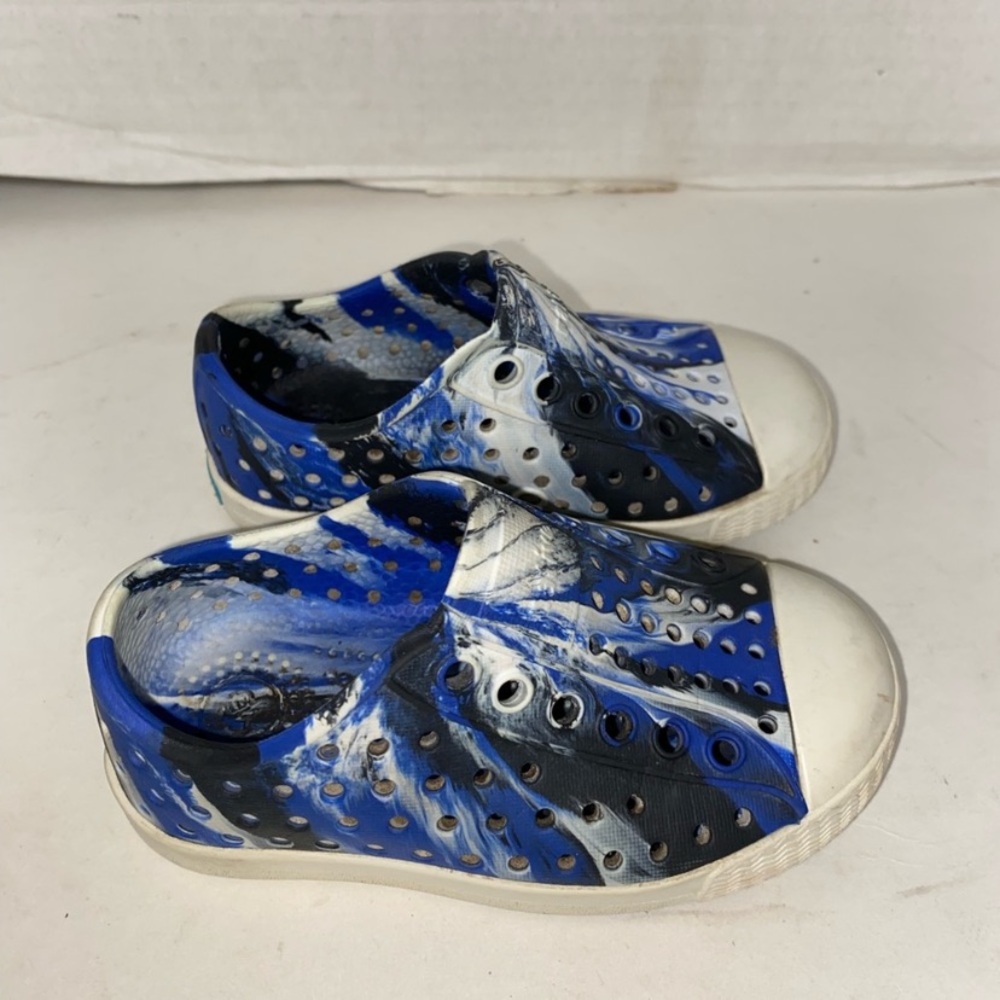 🍎 Native shoes  Jefferson multicolored marbleized water shoe sz Kids C5